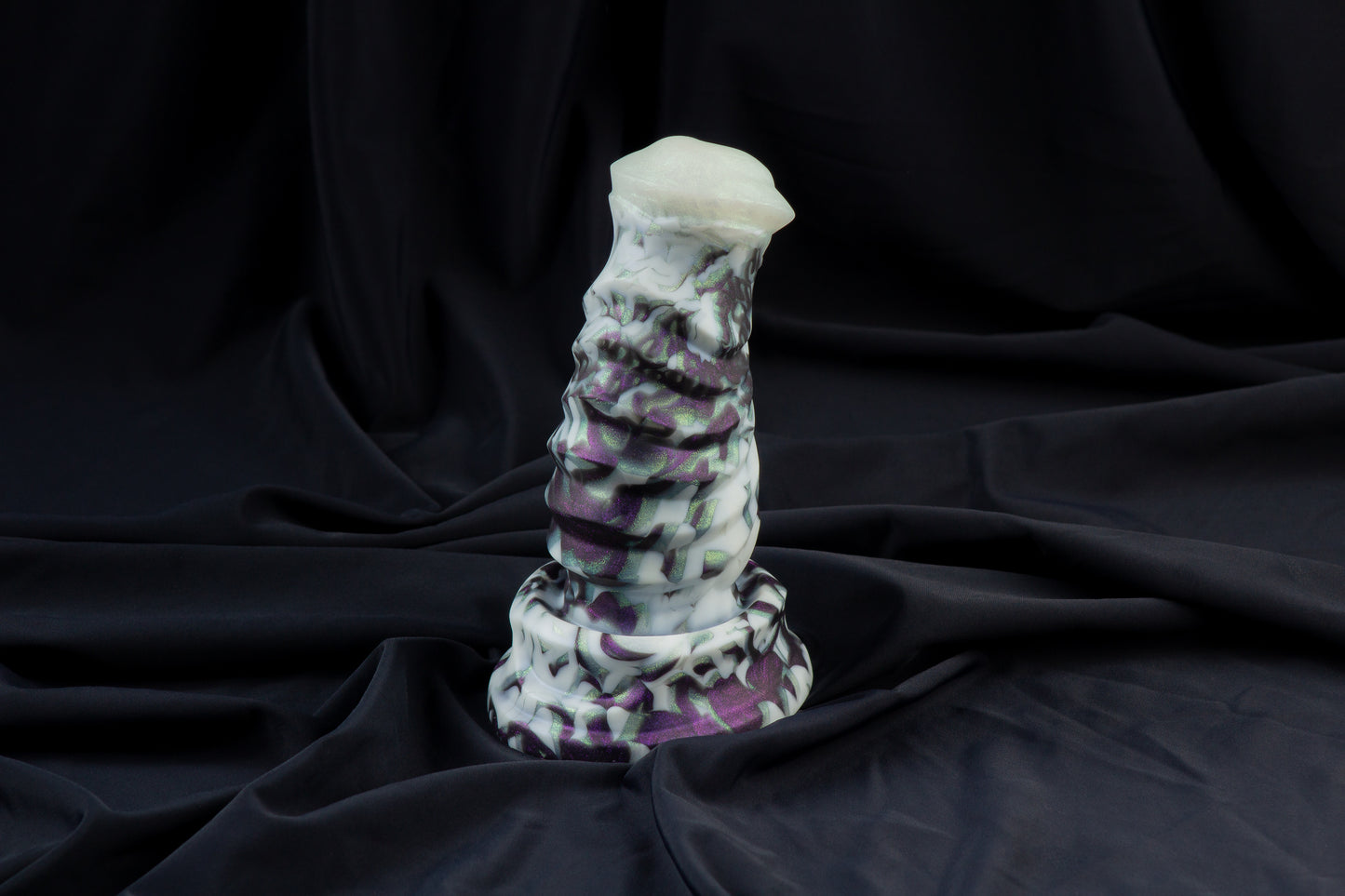 Phil, glow black and white marble, medium firmness