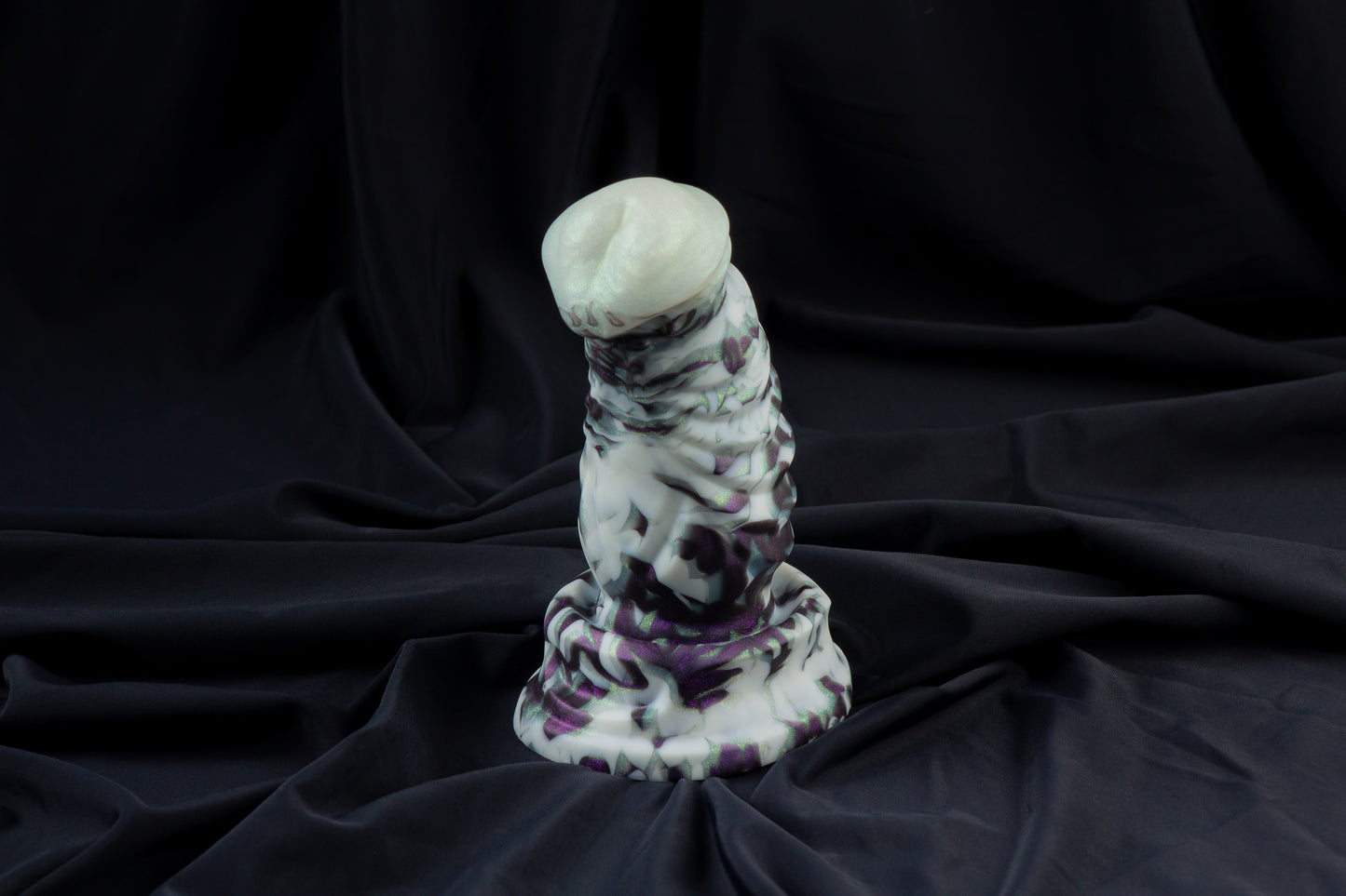 Phil, glow black and white marble, medium firmness