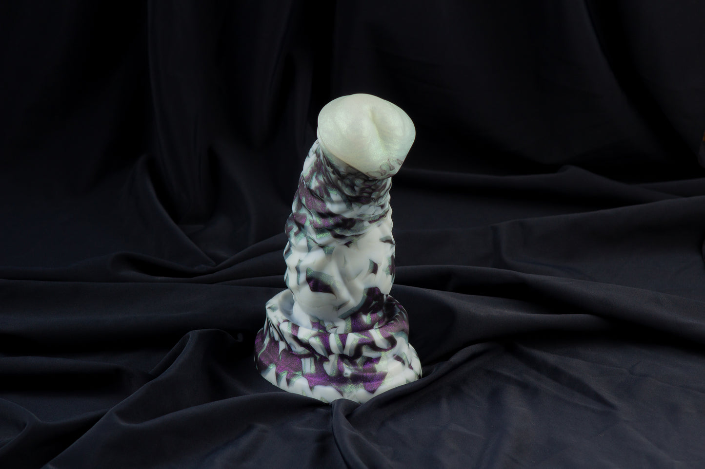 Phil, glow black and white marble, medium firmness